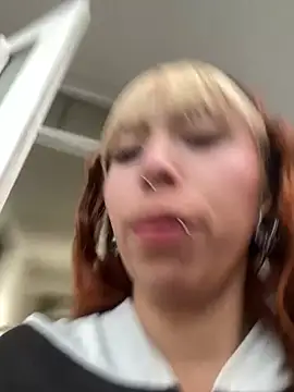 Snapshot of Sallem_Pink chatting on 01/18/26, 11:14 Sallem Pink online show from 01/18/26, 11:14