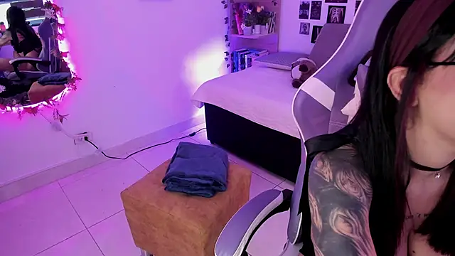 Snapshot of Liz_rogers_x chatting on 11/09/25, 01:48 Liz rogers x online show from 11/09/25, 01:48