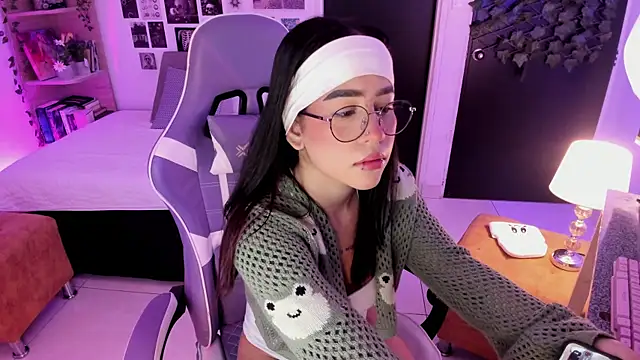 Snapshot of Liz_rogers_x chatting on 11/20/25, 02:34 Liz rogers x online show from 11/20/25, 02:34