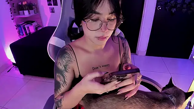 Snapshot of Liz_rogers_x chatting on 12/17/25, 12:49 Liz rogers x online show from 12/17/25, 12:49