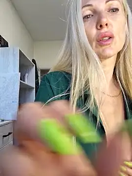 Monna online show from 09/12/25, 02:06