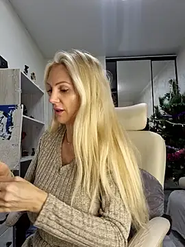 Monna online show from 12/19/25, 04:03