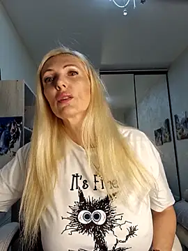 Monna online show from 05/19/26, 02:56