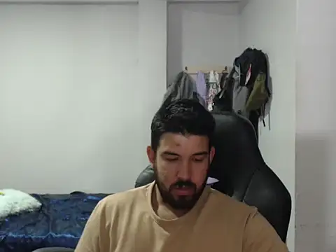 Axel11113 online show from 10/20/25, 04:02