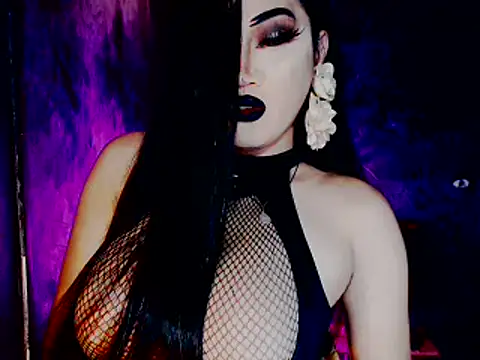 Snapshot of Mistress4fun chatting on 10/19/25, 10:38 Mistress4fun online show from 10/19/25, 10:38
