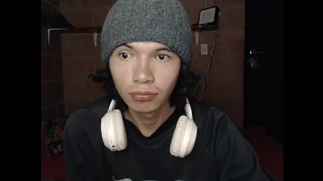 Snapshot of Xoxo_Smiles chatting on 09/21/25, 05:09 Xoxo Smiles online show from 09/21/25, 05:09