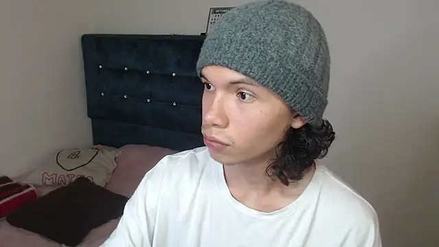 Snapshot of Xoxo_Smiles chatting on 10/18/25, 08:20 Xoxo Smiles online show from 10/18/25, 08:20