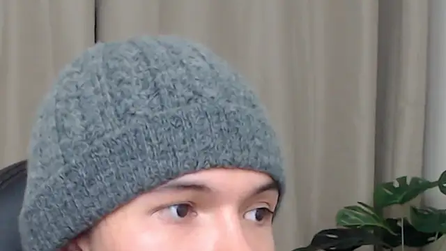 Snapshot of Xoxo_Smiles chatting on 12/19/25, 07:21 Xoxo Smiles online show from 12/19/25, 07:21