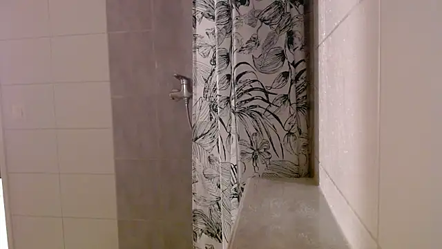 Snapshot of Hijuga chatting on 11/18/25, 06:34 Hijuga online show from 11/18/25, 06:34