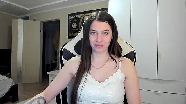 EmiLovsi online show from 02/03/26, 08:36