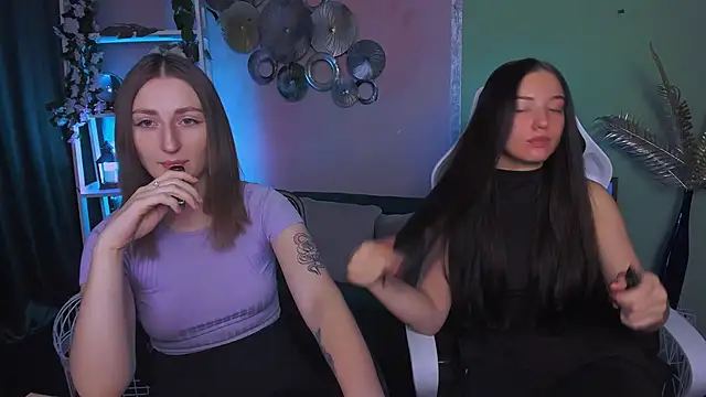 Snapshot of eva_smiith_ chatting on 12/19/25, 06:42 eva smiith online show from 12/19/25, 06:42