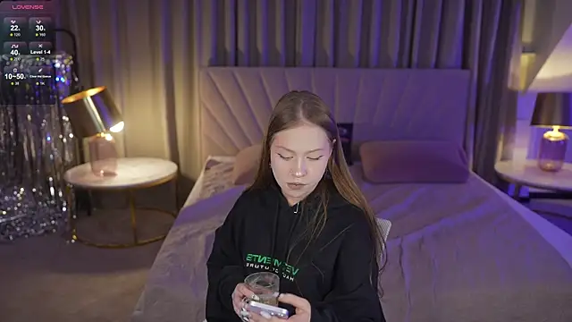 Snapshot of Esmie_Smile chatting on 11/25/25, 07:25 Esmie Smile online show from 11/25/25, 07:25