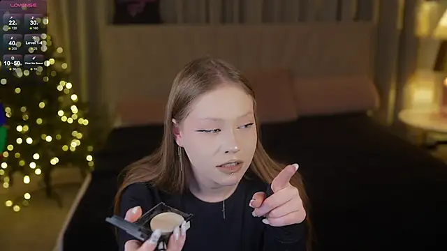 Snapshot of Esmie_Smile chatting on 12/17/25, 07:42 Esmie Smile online show from 12/17/25, 07:42