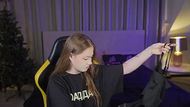 Snapshot of Esmie_Smile chatting on 01/14/26, 12:05 Esmie Smile online show from 01/14/26, 12:05