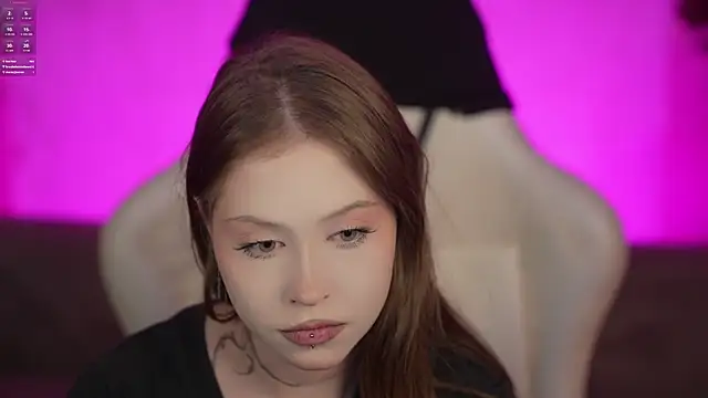 Snapshot of Esmie_Smile chatting on 05/27/26, 01:57 Esmie Smile online show from 05/27/26, 01:57