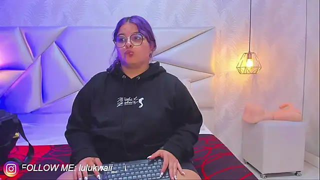 lulukawai16 online show from 09/29/25, 07:08