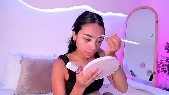 Snapshot of MissPocahontass chatting on 11/06/25, 12:06 MissPocahontass online show from 11/06/25, 12:06