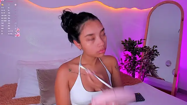 Snapshot of MissPocahontass chatting on 11/11/25, 11:43 MissPocahontass online show from 11/11/25, 11:43