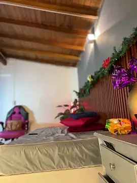 Snapshot of MarilynSmith01 chatting on 12/15/25, 08:02 MarilynSmith01 online show from 12/15/25, 08:02