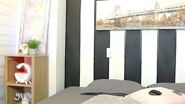 Snapshot of ParisRoux chatting on 02/22/26, 01:31 ParisRoux online show from 02/22/26, 01:31