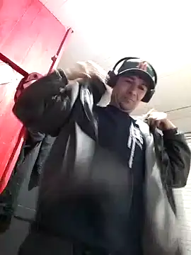 Snapshot of danielguerreros@xh chatting on 06/14/26, 12:08 danielguerrerosxh online show from 06/14/26, 12:08