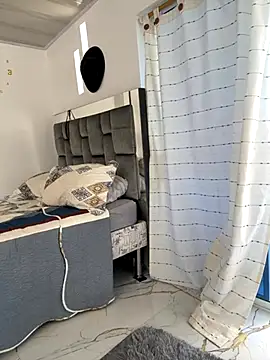 Snapshot of Terra-22cm chatting on 10/26/25, 05:41 Terra-22cm online show from 10/26/25, 05:41