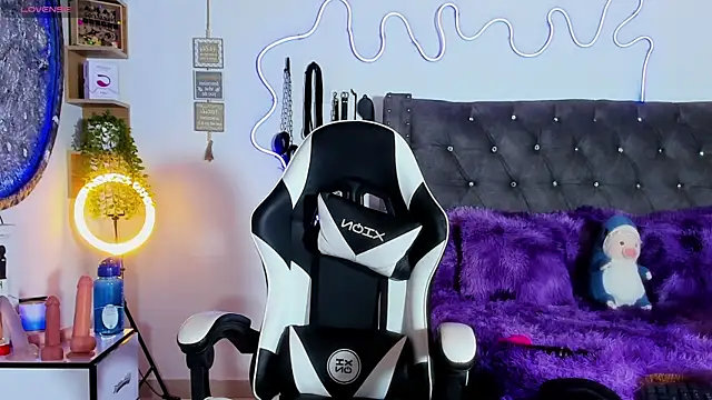 Snapshot of Katherine_Rose chatting on 11/11/25, 11:05 Katherine Rose online show from 11/11/25, 11:05