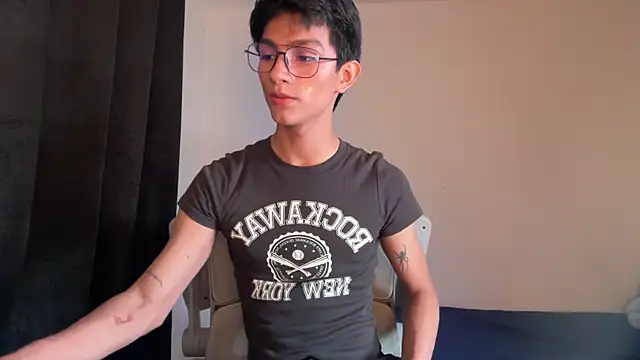 Snapshot of Angel_bunny2 chatting on 11/08/25, 03:29 Angel bunny2 online show from 11/08/25, 03:29