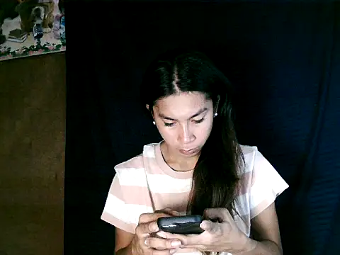 Snapshot of Asian_PrettyAle chatting on 10/31/25, 01:39 Asian PrettyAle online show from 10/31/25, 01:39