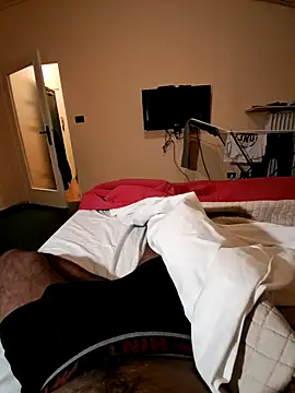 Snapshot of Stud_s chatting on 11/11/25, 11:05 Stud s online show from 11/11/25, 11:05