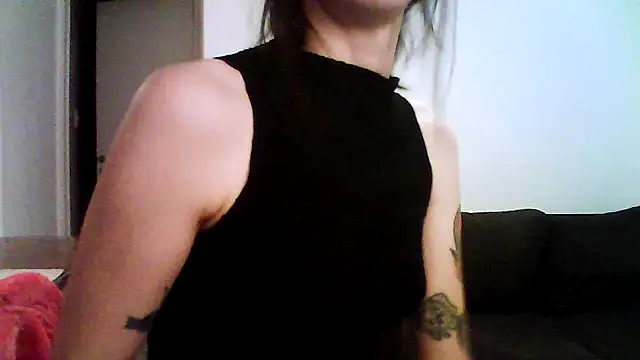 Snapshot of sweetsinxxx chatting on 10/19/25, 12:22 sweetsinxxx online show from 10/19/25, 12:22