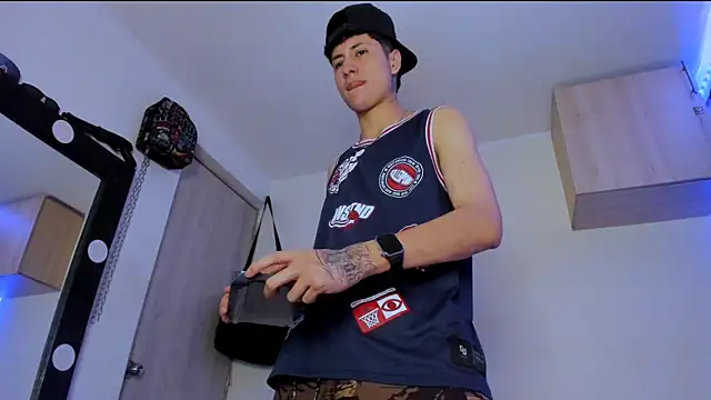 Snapshot of Mateo_Escobar chatting on 09/10/25, 04:51 Mateo Escobar online show from 09/10/25, 04:51