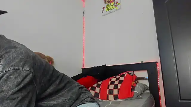 Snapshot of Mateo_Escobar chatting on 11/01/25, 08:11 Mateo Escobar online show from 11/01/25, 08:11