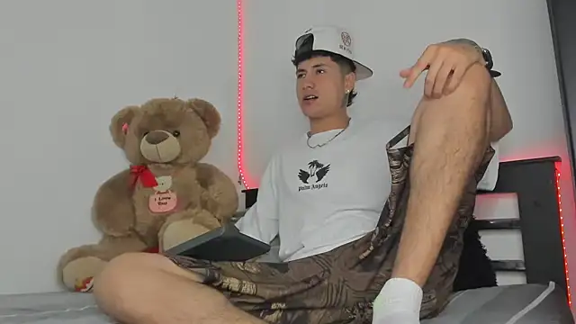 Snapshot of Mateo_Escobar chatting on 11/05/25, 08:42 Mateo Escobar online show from 11/05/25, 08:42