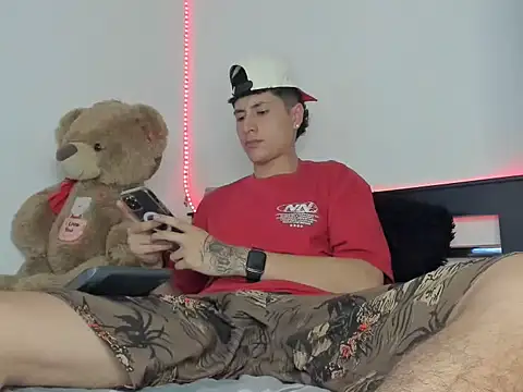 Snapshot of Mateo_Escobar chatting on 11/08/25, 04:45 Mateo Escobar online show from 11/08/25, 04:45