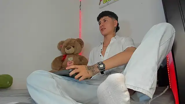 Snapshot of Mateo_Escobar chatting on 11/13/25, 10:30 Mateo Escobar online show from 11/13/25, 10:30