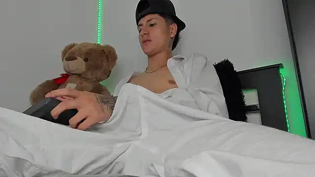 Snapshot of Mateo_Escobar chatting on 11/19/25, 07:52 Mateo Escobar online show from 11/19/25, 07:52