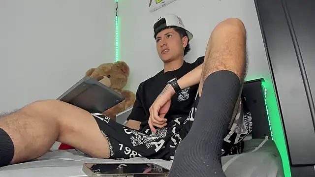 Snapshot of Mateo_Escobar chatting on 11/27/25, 04:47 Mateo Escobar online show from 11/27/25, 04:47