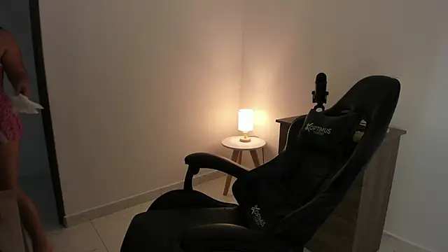 Snapshot of Kyleighc chatting on 10/28/25, 10:34 Kyleighc online show from 10/28/25, 10:34