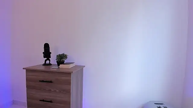 Snapshot of Kyleighc chatting on 10/31/25, 10:11 Kyleighc online show from 10/31/25, 10:11