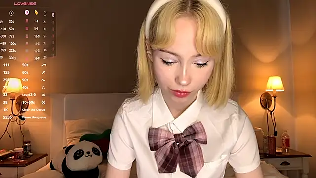 Snapshot of FlowMia chatting on 09/10/25, 09:20 FlowMia online show from 09/10/25, 09:20