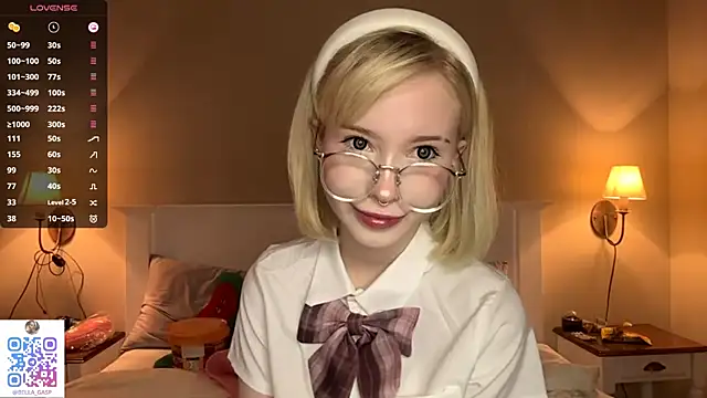 Snapshot of FlowMia chatting on 09/28/25, 04:12 FlowMia online show from 09/28/25, 04:12