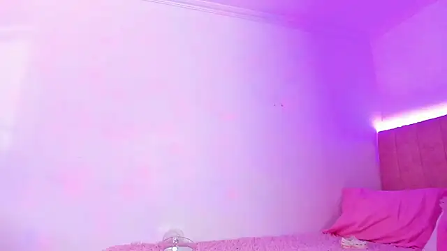 Snapshot of gabi_steele chatting on 12/03/25, 04:27 gabi steele online show from 12/03/25, 04:27