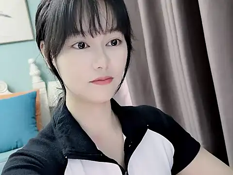 Snapshot of sarah111 chatting on 09/19/25, 02:13 sarah111 online show from 09/19/25, 02:13