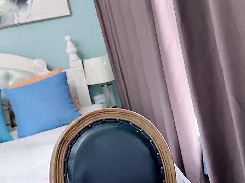 Snapshot of sarah111 chatting on 10/17/25, 02:26 sarah111 online show from 10/17/25, 02:26