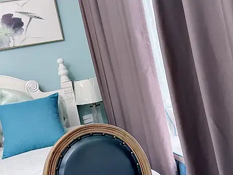 Snapshot of sarah111 chatting on 10/18/25, 02:25 sarah111 online show from 10/18/25, 02:25