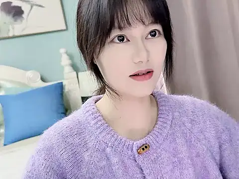 Snapshot of sarah111 chatting on 10/20/25, 02:45 sarah111 online show from 10/20/25, 02:45