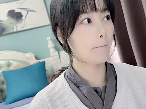 Snapshot of sarah111 chatting on 11/05/25, 02:44 sarah111 online show from 11/05/25, 02:44