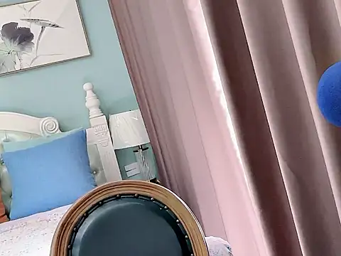 Snapshot of sarah111 chatting on 11/27/25, 03:52 sarah111 online show from 11/27/25, 03:52