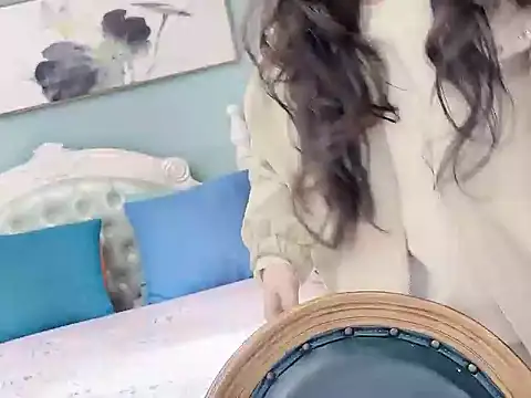 Snapshot of sarah111 chatting on 11/28/25, 03:31 sarah111 online show from 11/28/25, 03:31